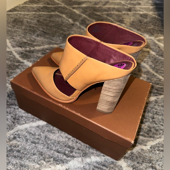 Coach Heels (Ginger) - Size 8.5 - Picture 6 of 8